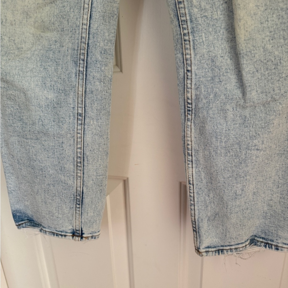A&F Ultra High Rise Straight Jean - Picture 4 of 8